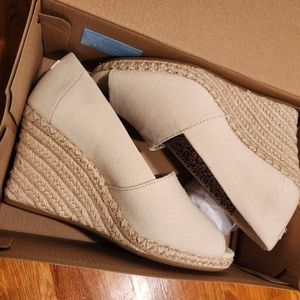 NIB Toms Michelle Canvas Wedges